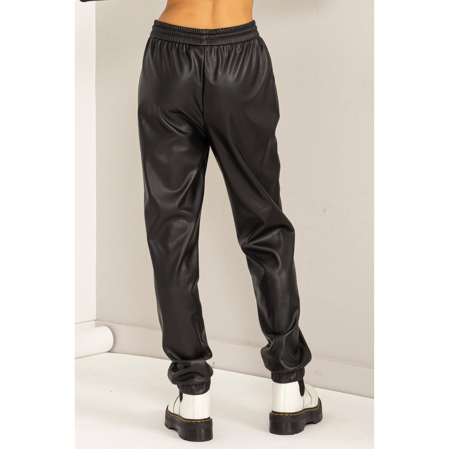 LEATHER DRAWSTRING HIGH-WAISTED JOGGER PANTS: BLACK / M