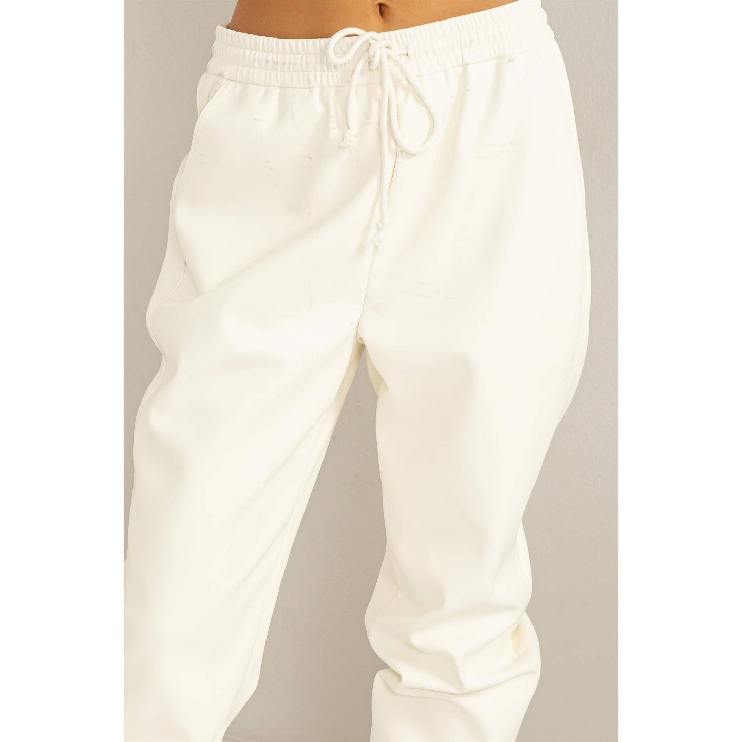 LEATHER DRAWSTRING HIGH-WAISTED JOGGER PANTS: BLACK / M