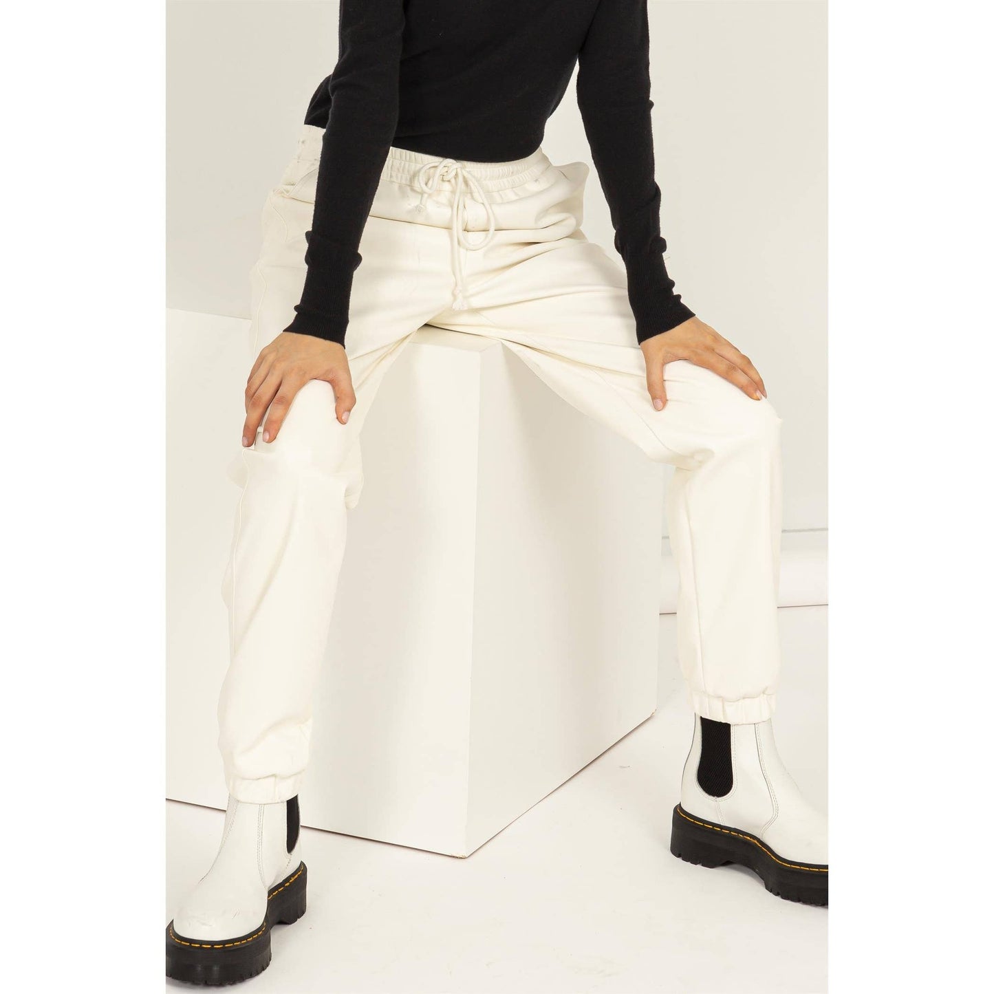 LEATHER DRAWSTRING HIGH-WAISTED JOGGER PANTS: BLACK / M