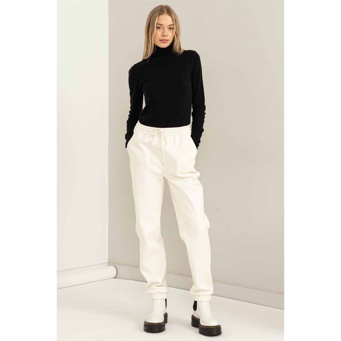 LEATHER DRAWSTRING HIGH-WAISTED JOGGER PANTS: BLACK / M