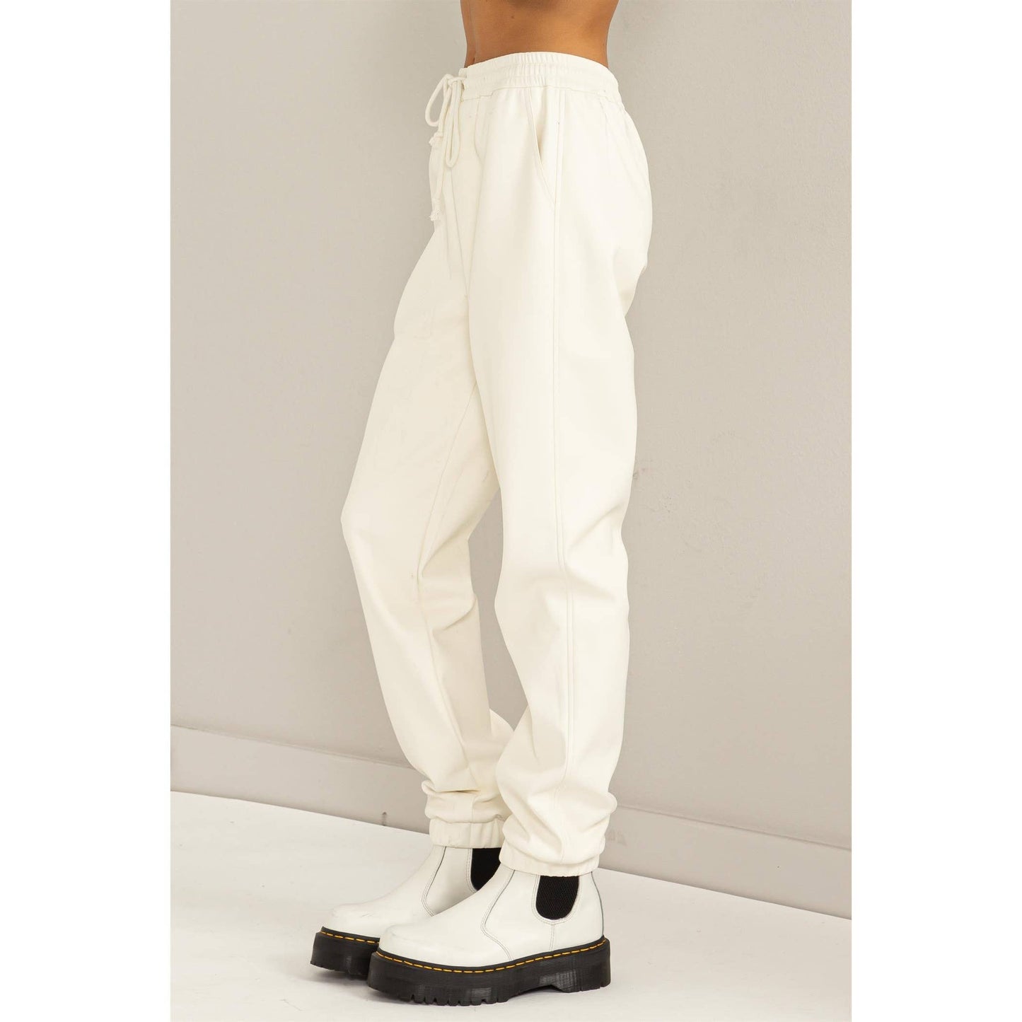 LEATHER DRAWSTRING HIGH-WAISTED JOGGER PANTS: BLACK / M