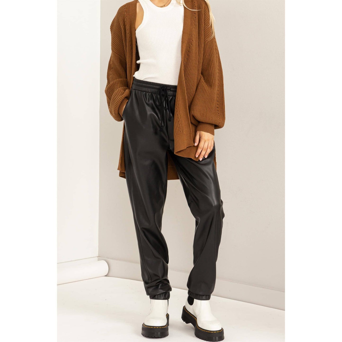 LEATHER DRAWSTRING HIGH-WAISTED JOGGER PANTS: BLACK / M