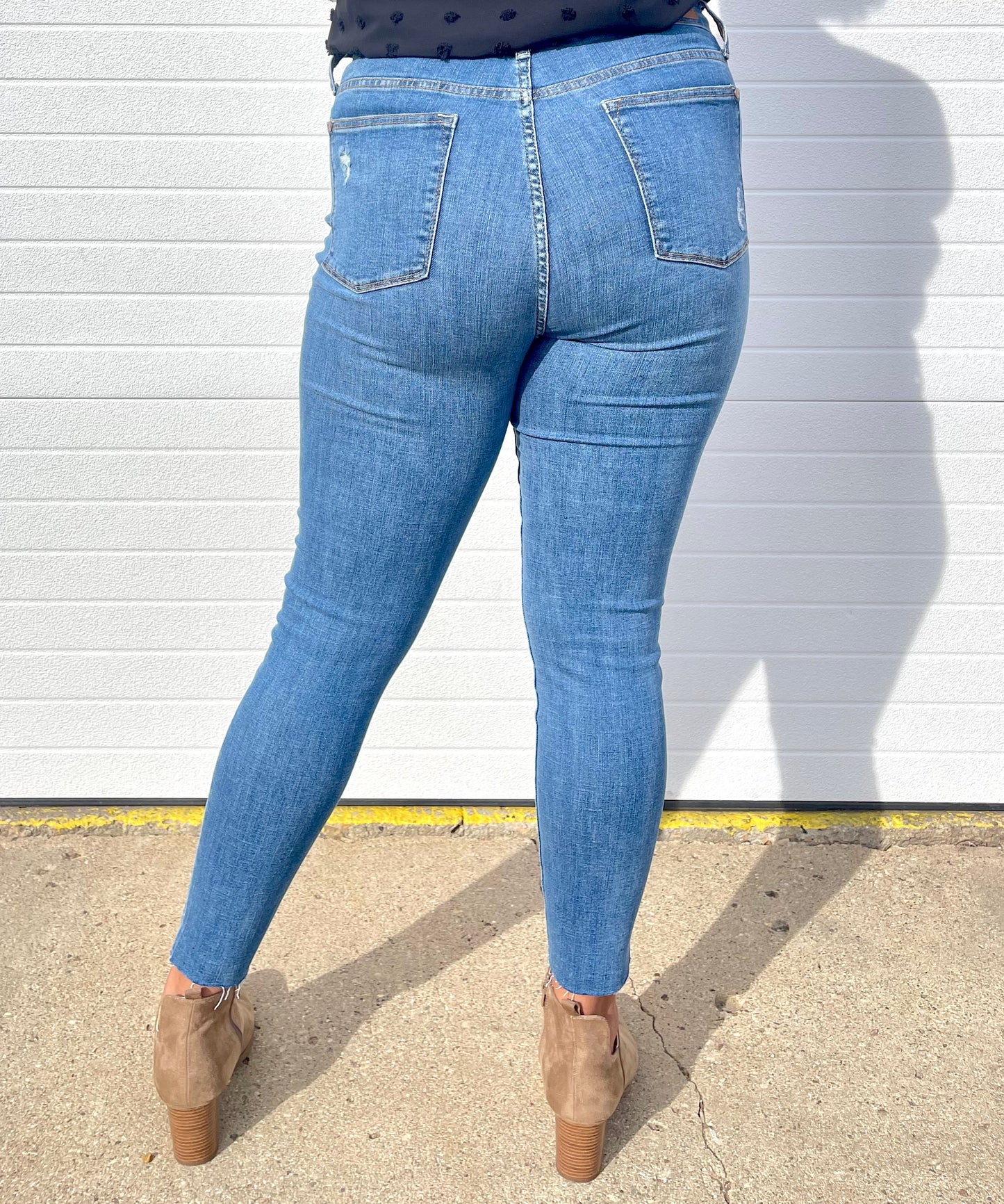 JUDY BLUE- Hi-Rise Dandelion Embroidery Skinny