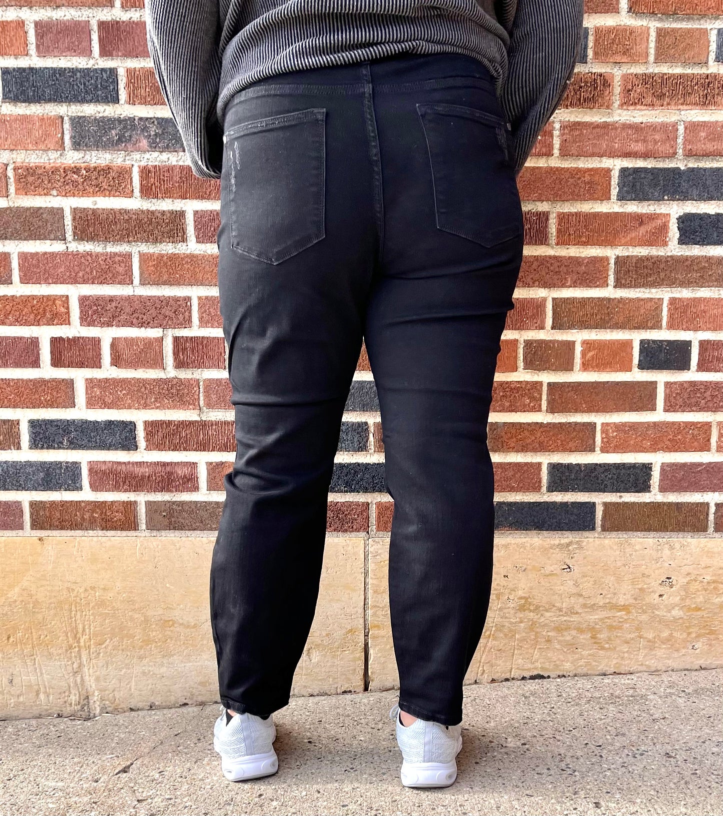 JUDY BLUE- Black High Rise Destroyed Boyfriend