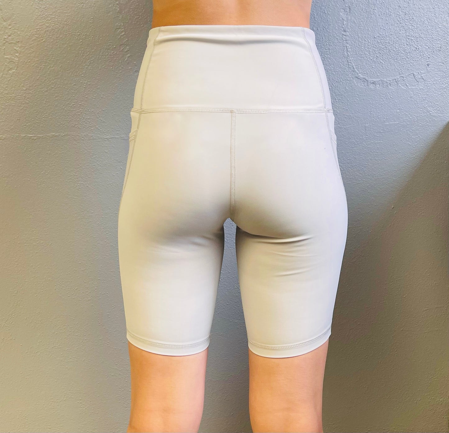 FIESTAR - HIGH WAIST SIDE POCKET SHORT 9