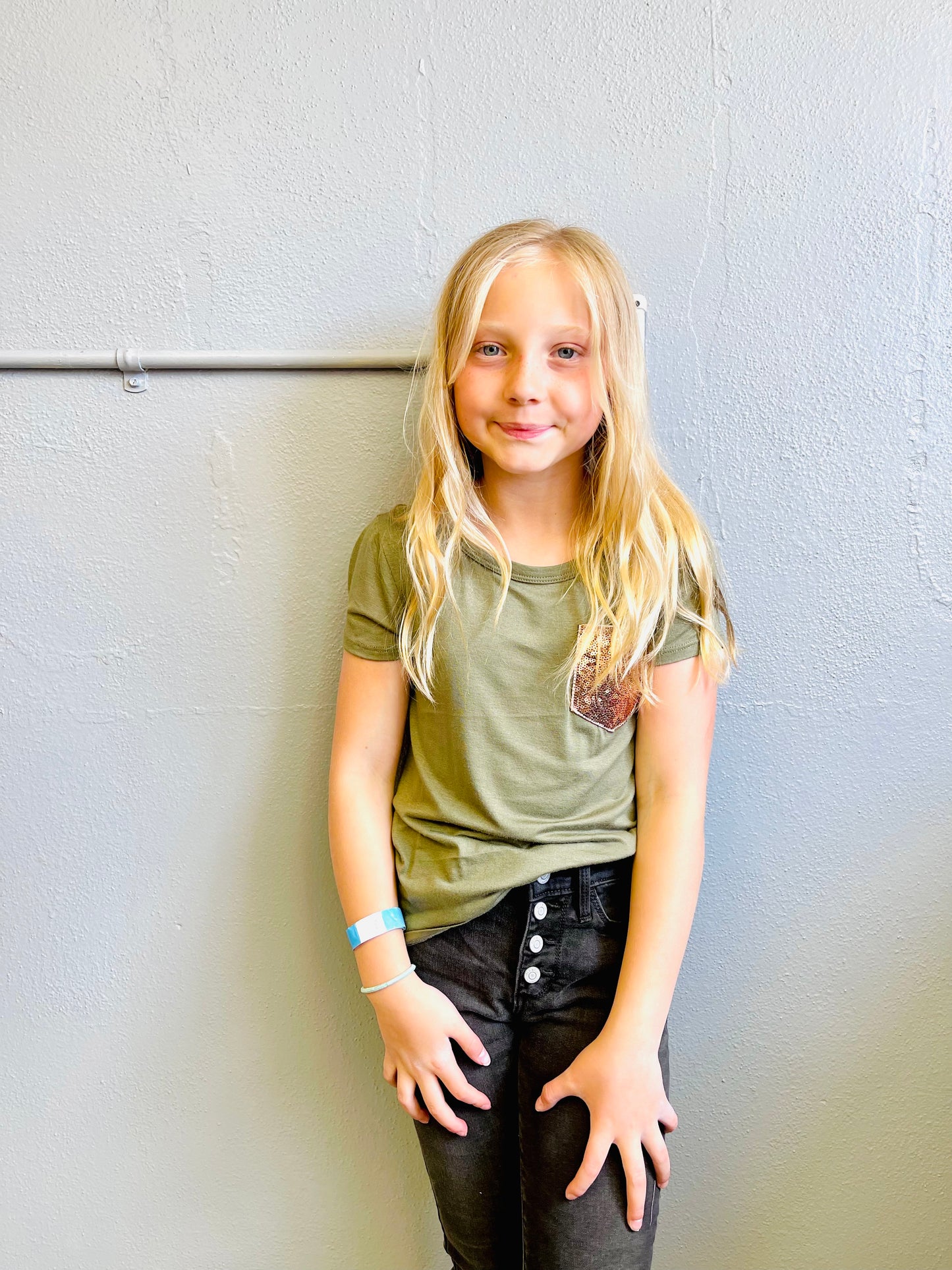 PS KATE- Solid SS Top w/ Sequin Pocket