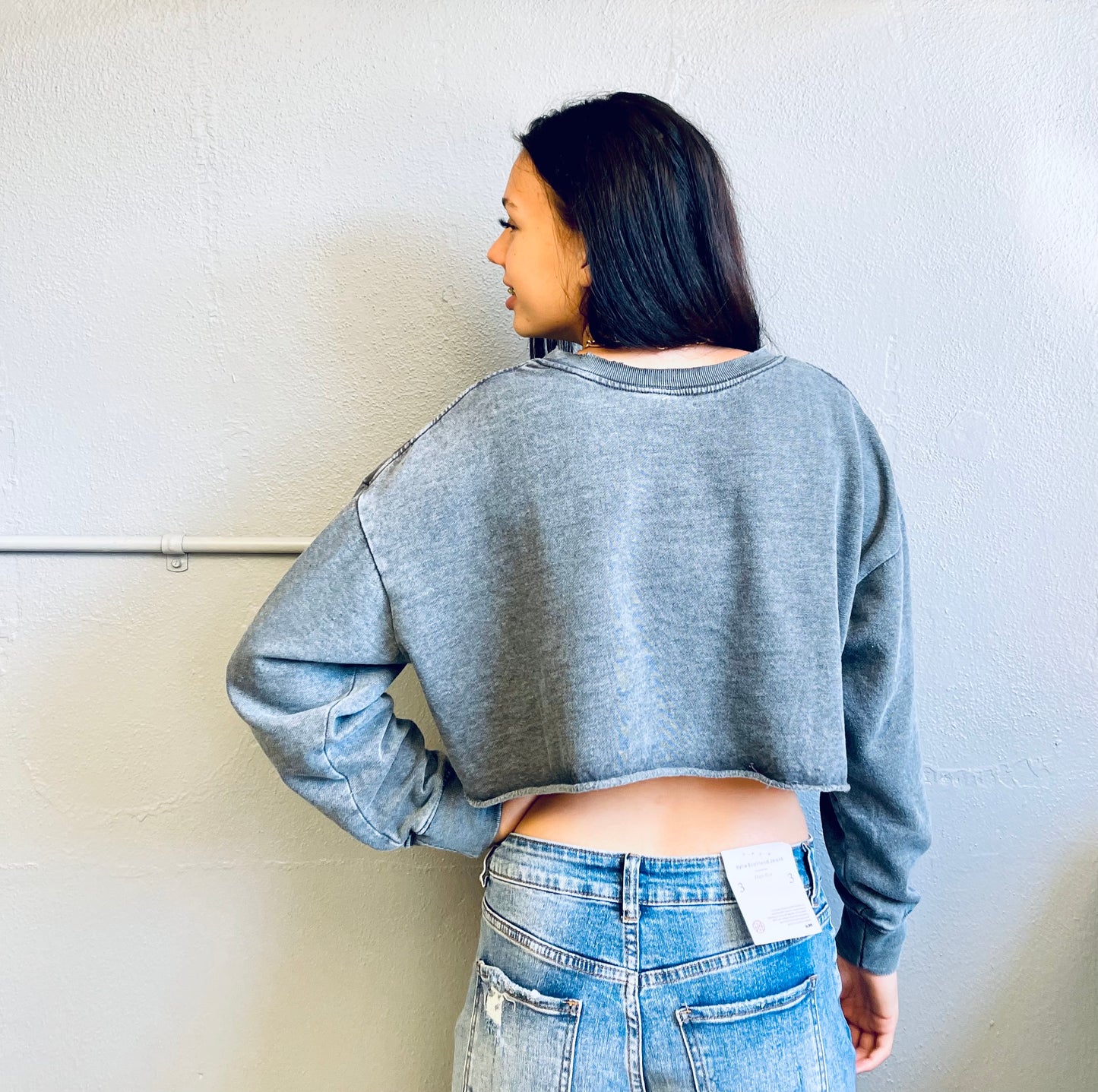DOUBLE ZERO- Crew Neck Crop Sweatshirt