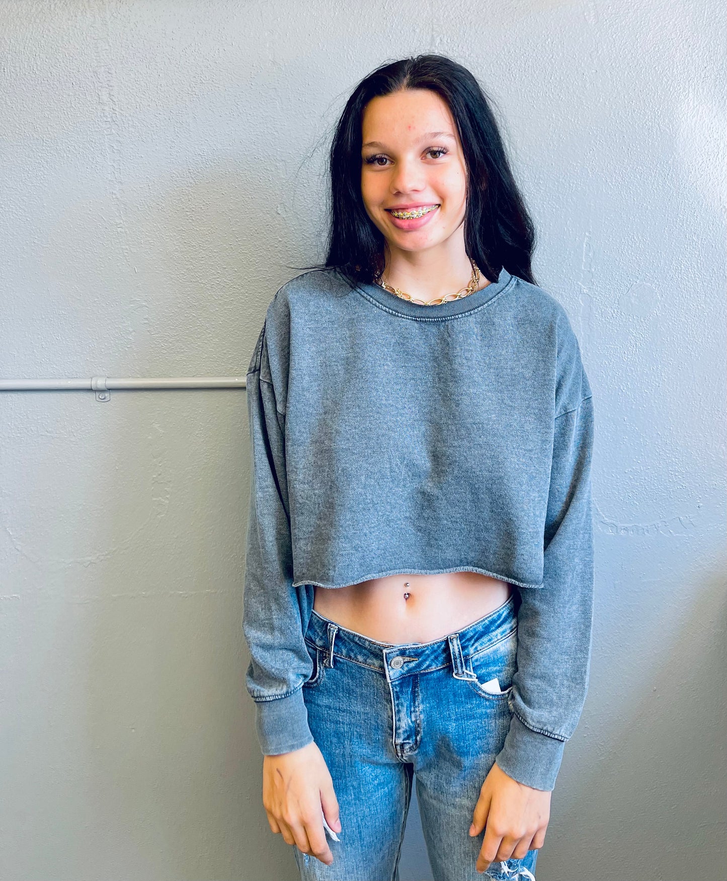 DOUBLE ZERO- Crew Neck Crop Sweatshirt