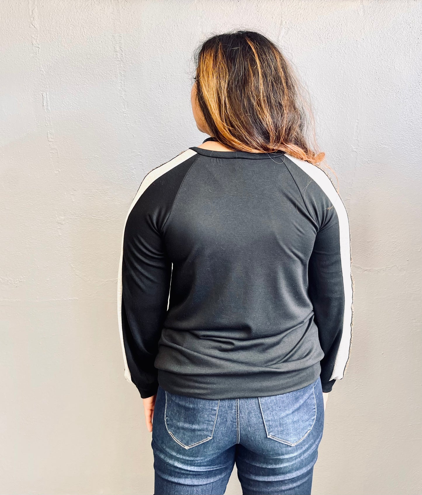 HEIMISH- PLUS LS Crew Neck w/ Glitter Detail
