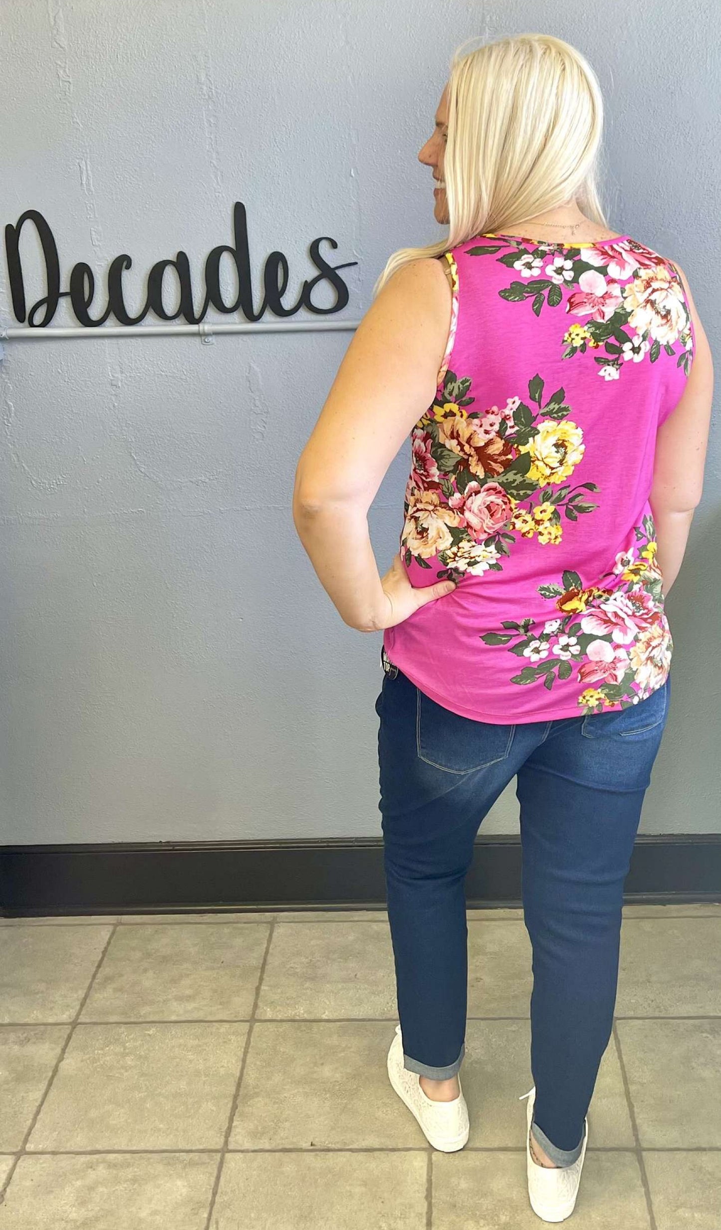 STACCATO- Round Neck Sleeveless Floral Tank