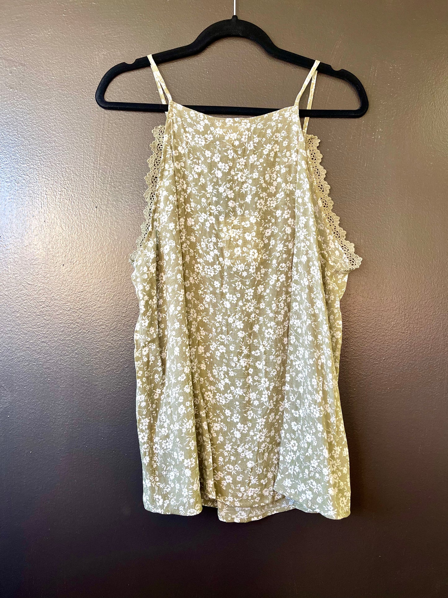 PERCH- Plus Straight Neck Floral Cami w/ Lace Trim