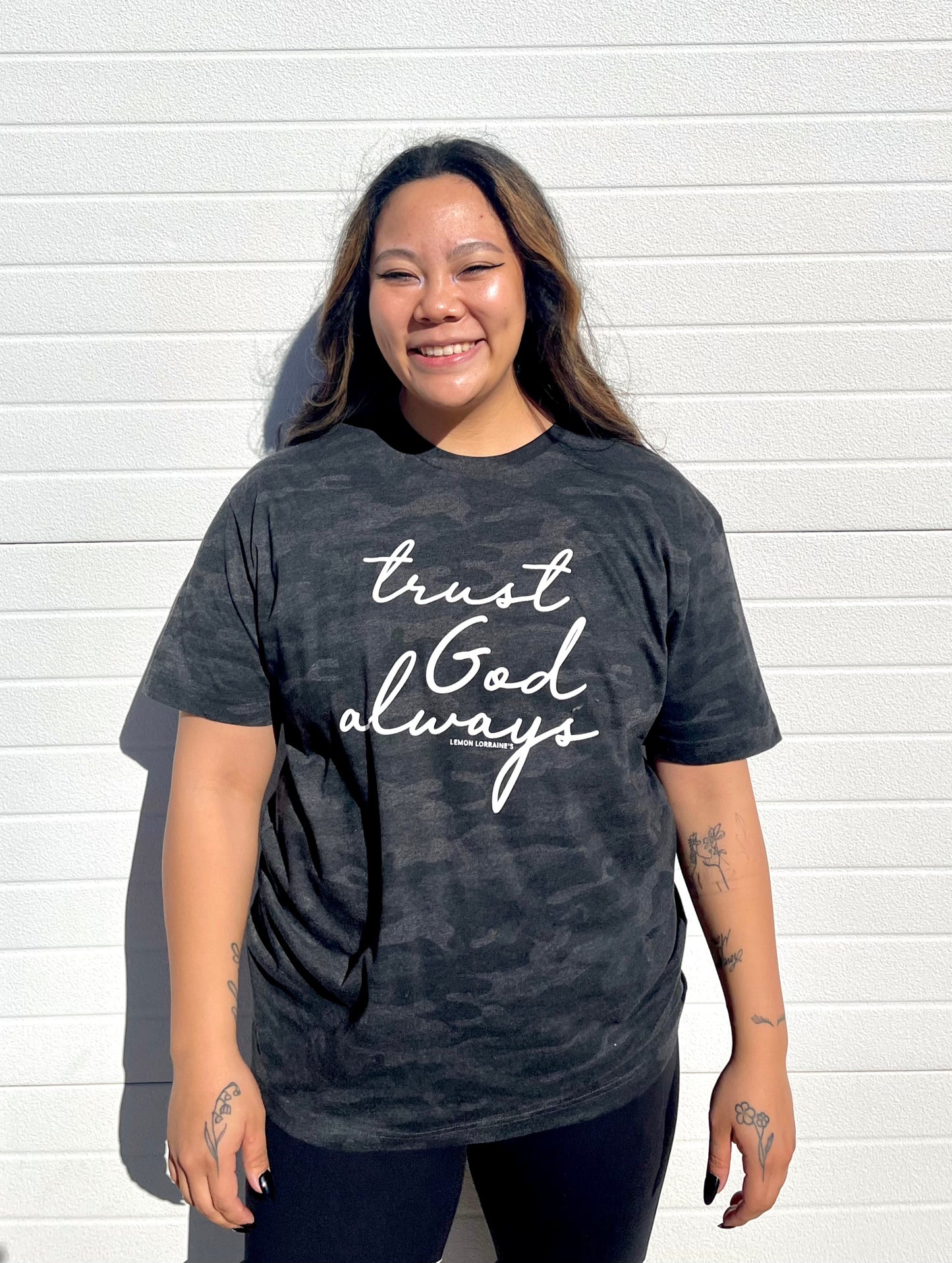 LEMON LORRAINES- "Trust God Always" Graphic Tee