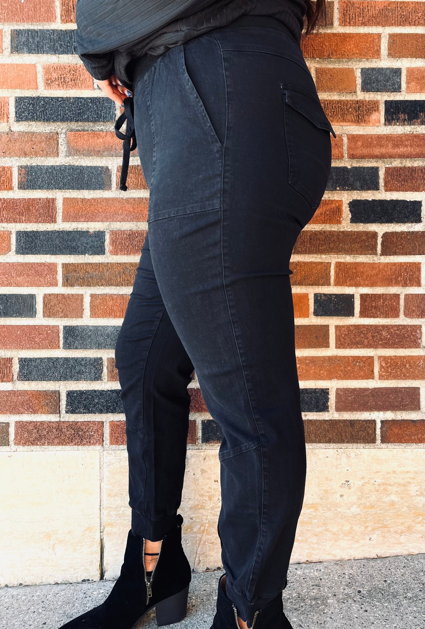WHITE BIRCH- High Rise Solid Woven Jogger