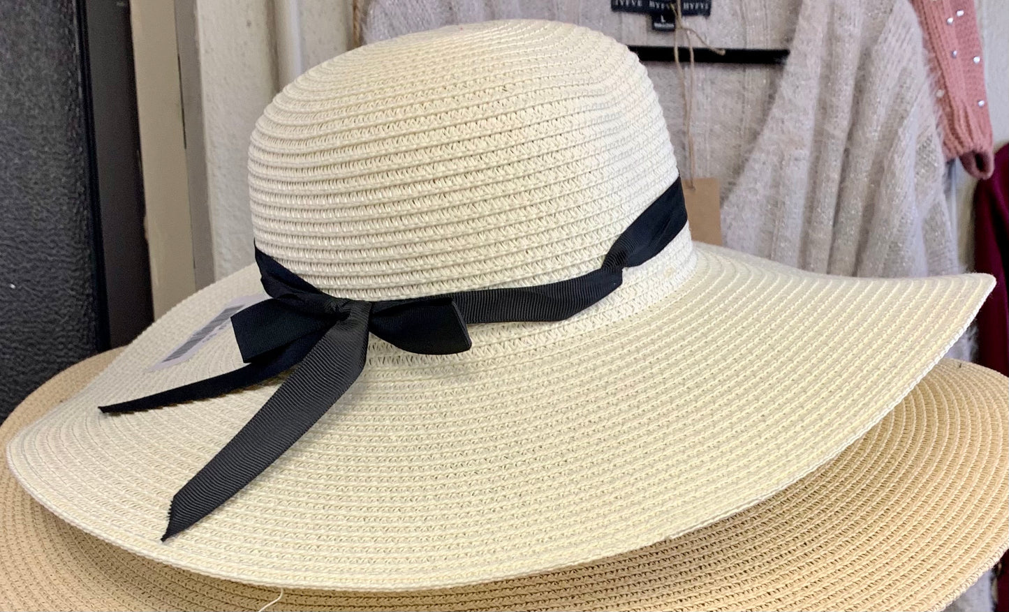 Umgee- Straw Hat w/ Ribbon Detail