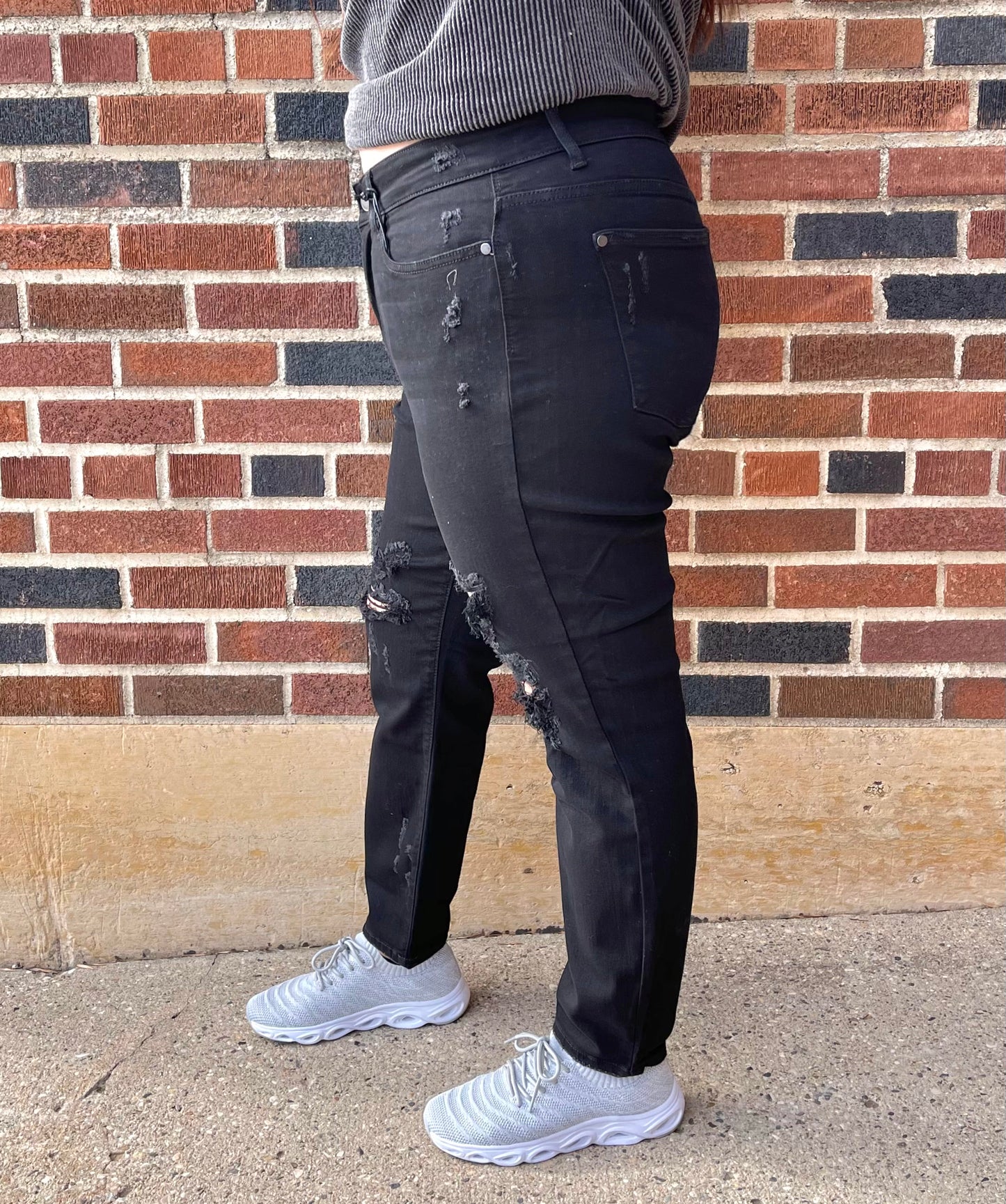 JUDY BLUE- Black High Rise Destroyed Boyfriend