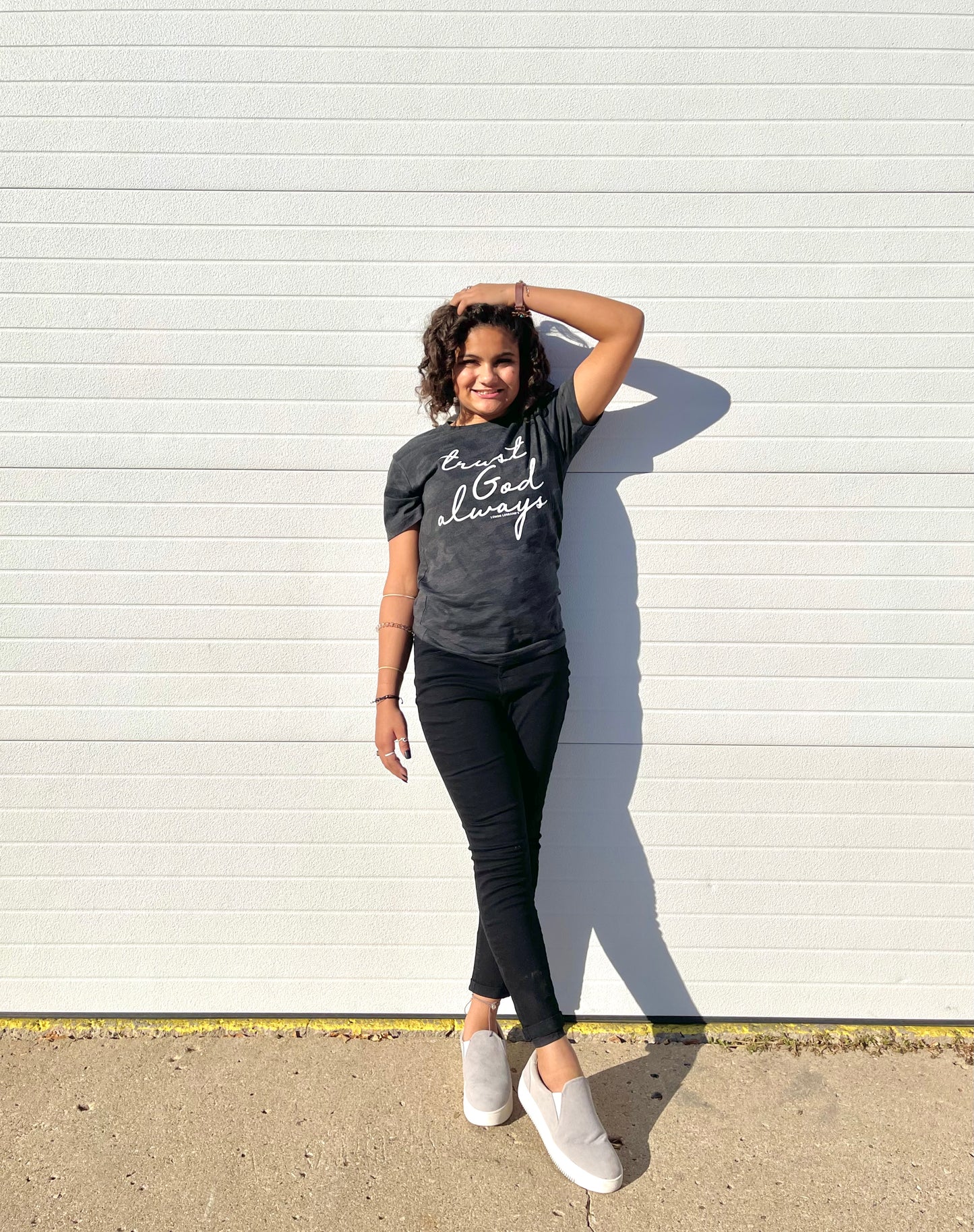 LEMON LORRAINES- "Trust God Always" Graphic Tee