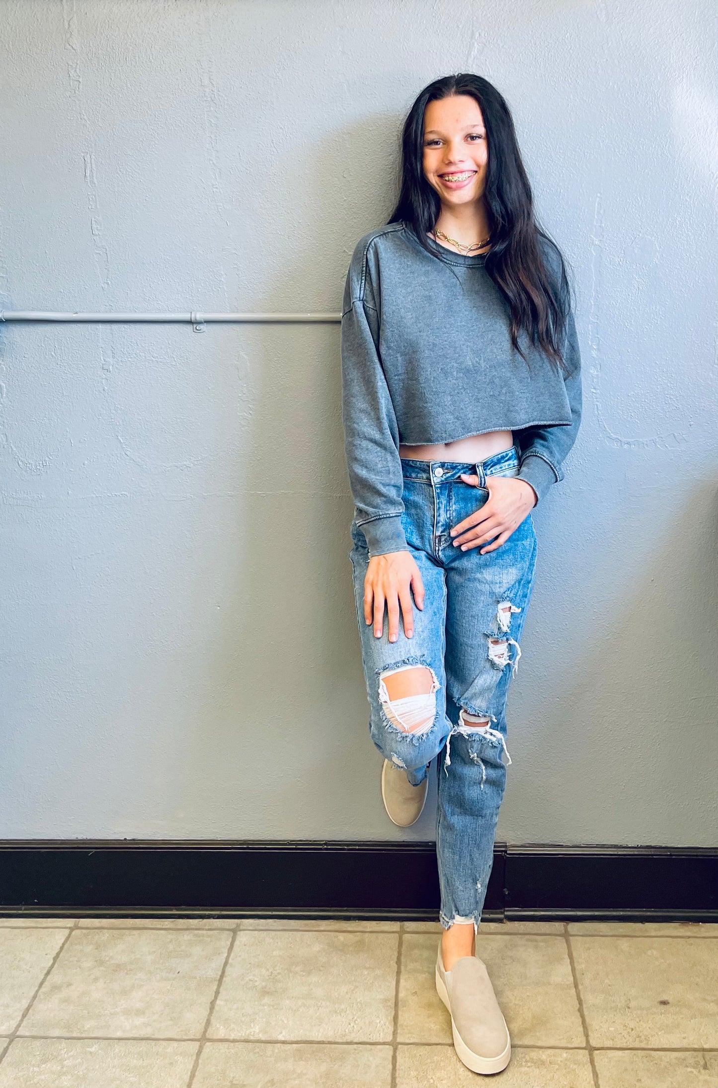 DOUBLE ZERO- Crew Neck Crop Sweatshirt