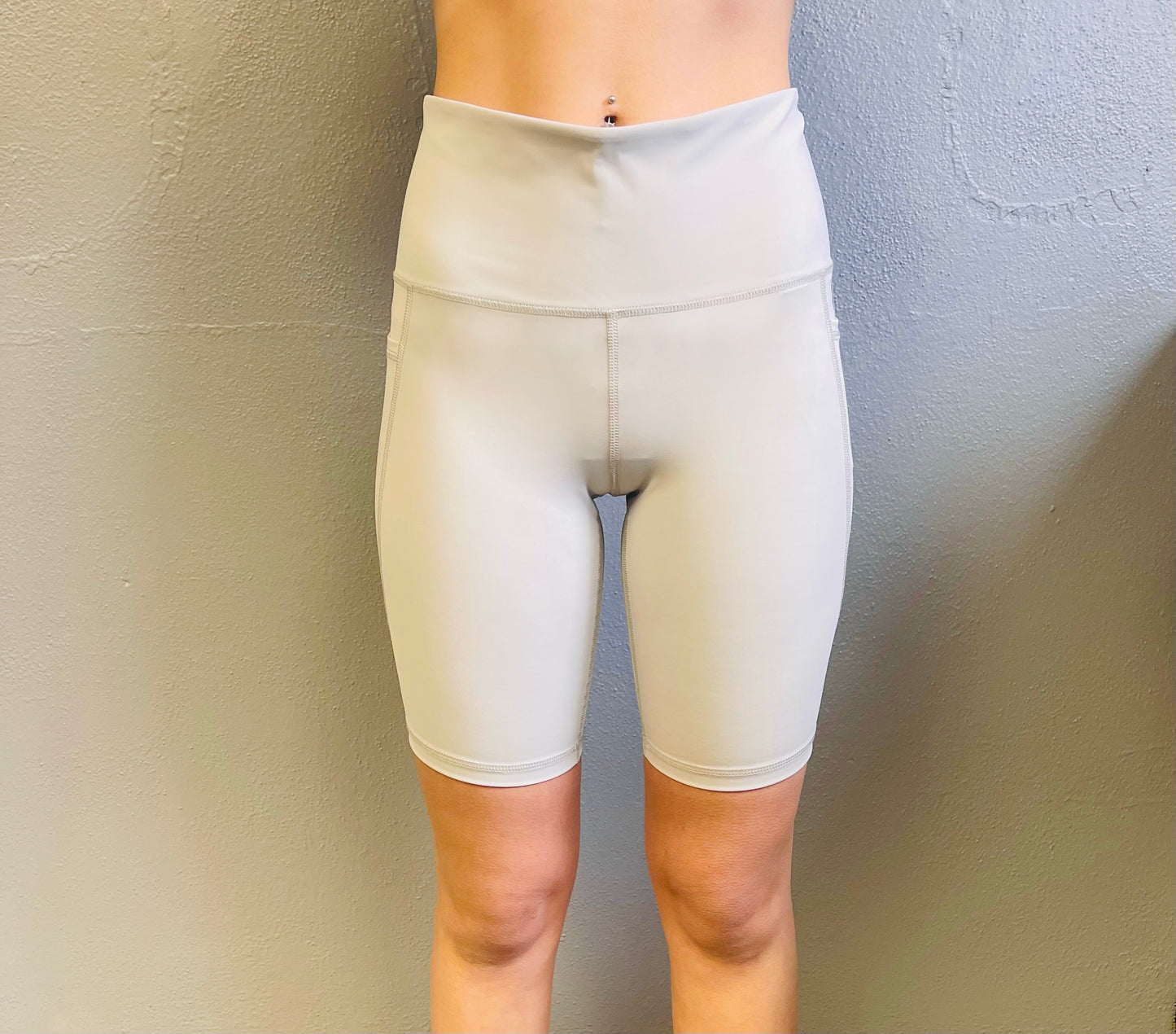 FIESTAR - HIGH WAIST SIDE POCKET SHORT 9