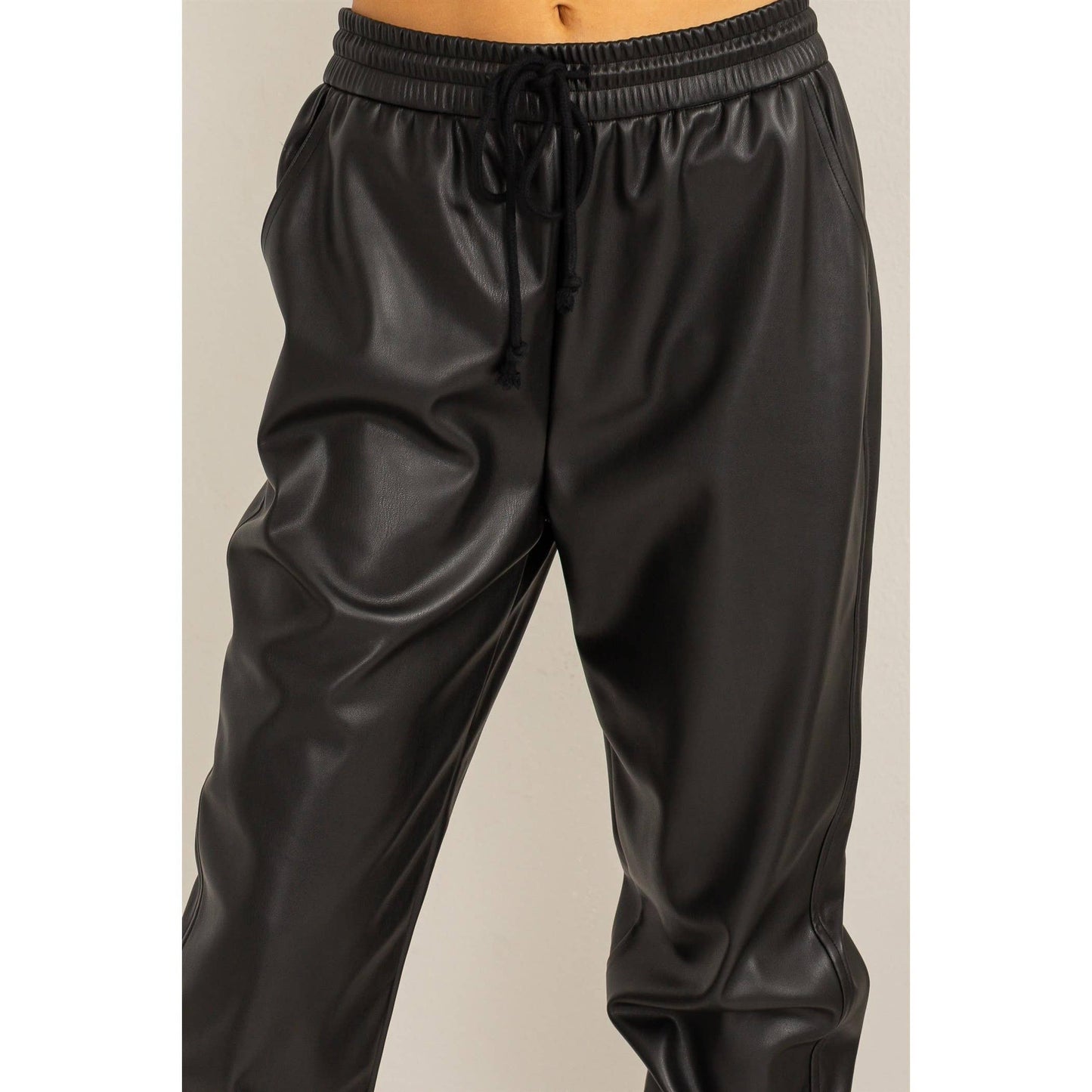 LEATHER DRAWSTRING HIGH-WAISTED JOGGER PANTS: BLACK / M