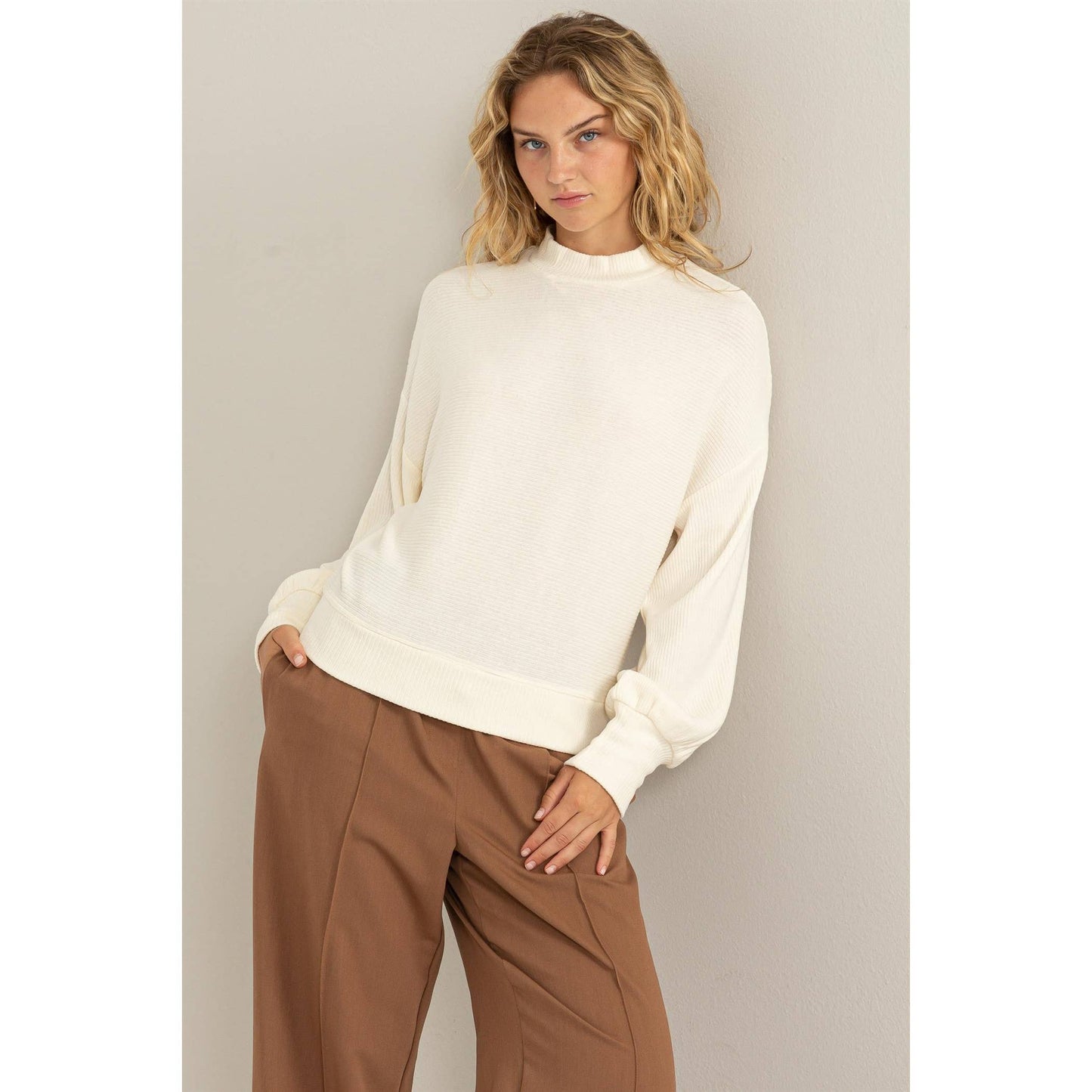 TRY SOMETHING NEW RIBBED BALLOON SLEEVE TOP: TARO / M
