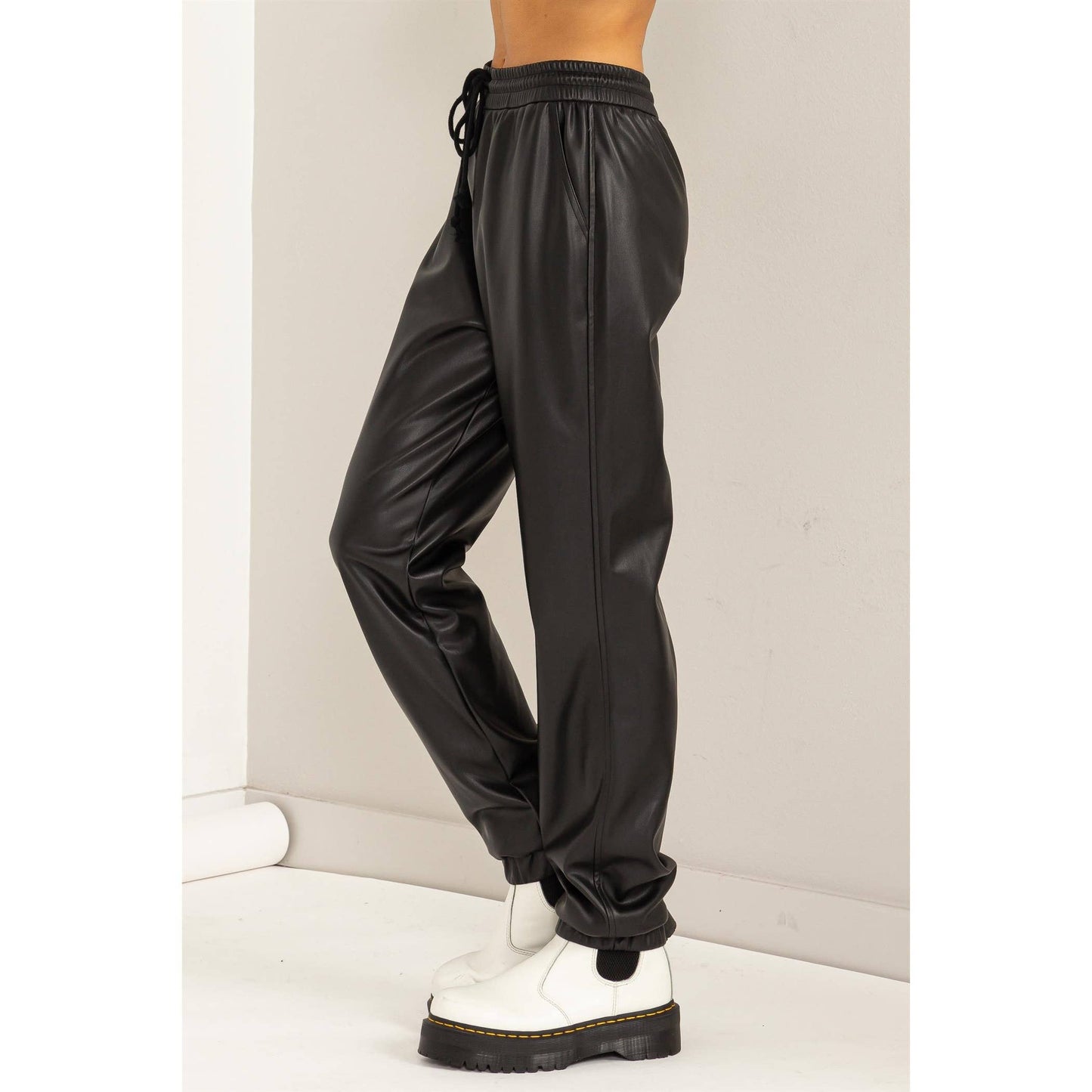 LEATHER DRAWSTRING HIGH-WAISTED JOGGER PANTS: BLACK / S