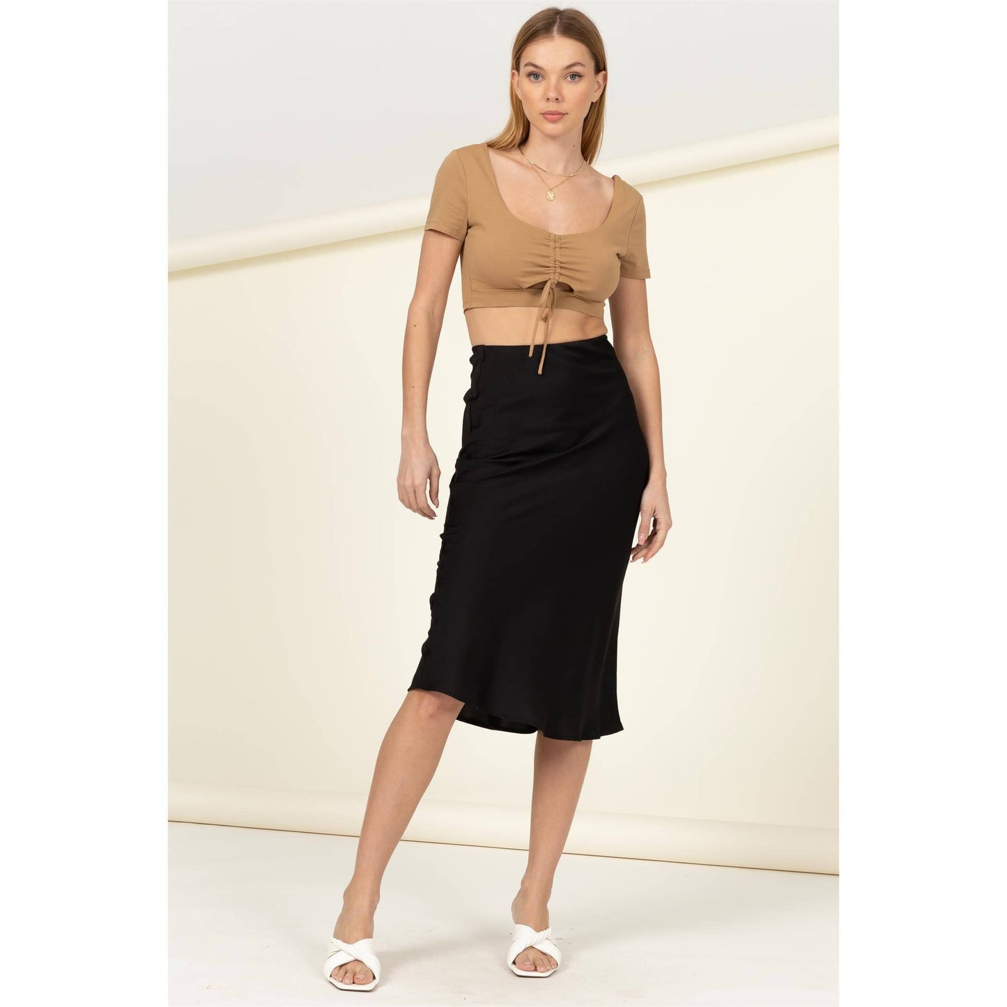 HF22F077-RUCHED CUTOUT CROP TOP: BLACK / L