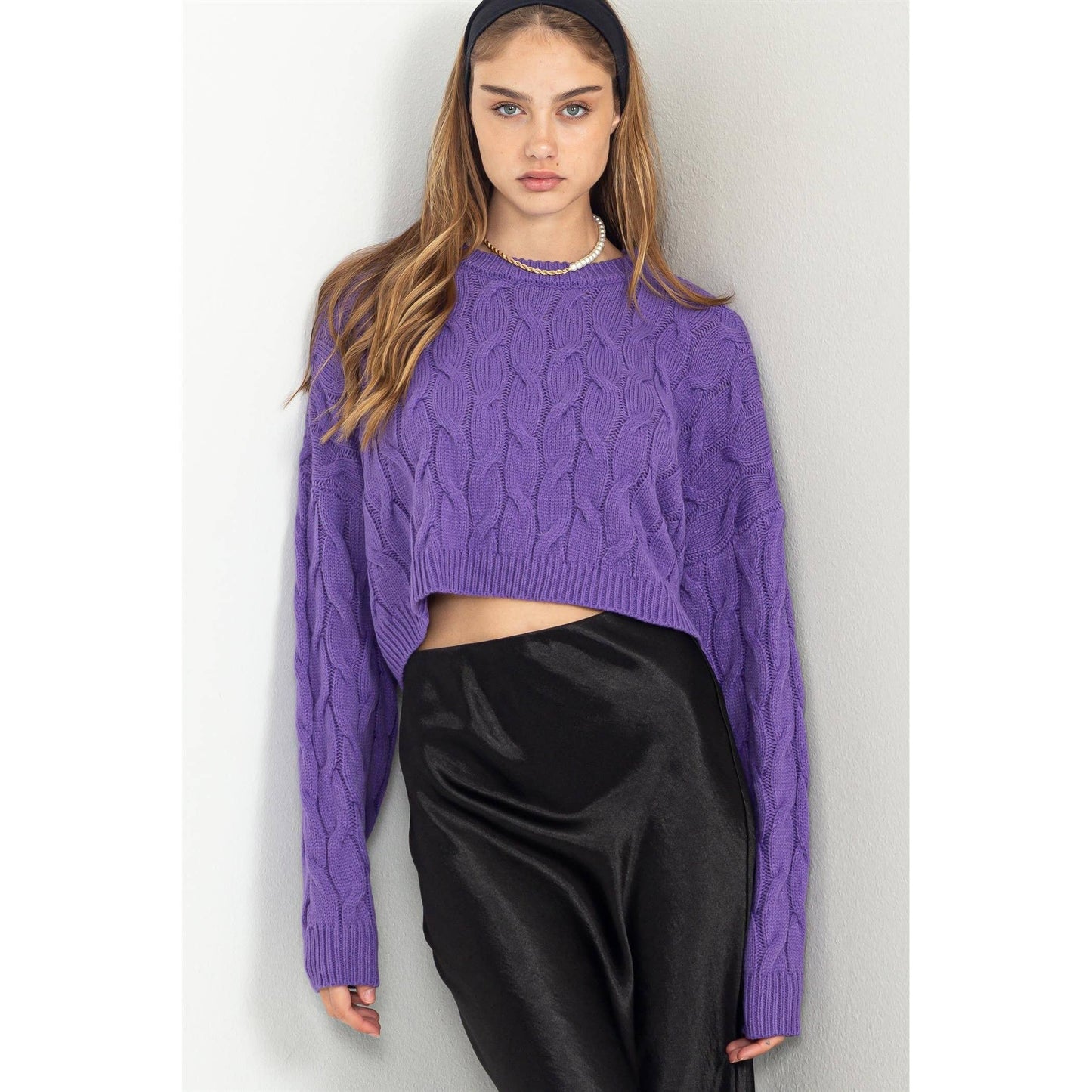 WEEKEND READY CABLE KNIT LONG SLEEVE CROP SWEATER: WISTERIA / M